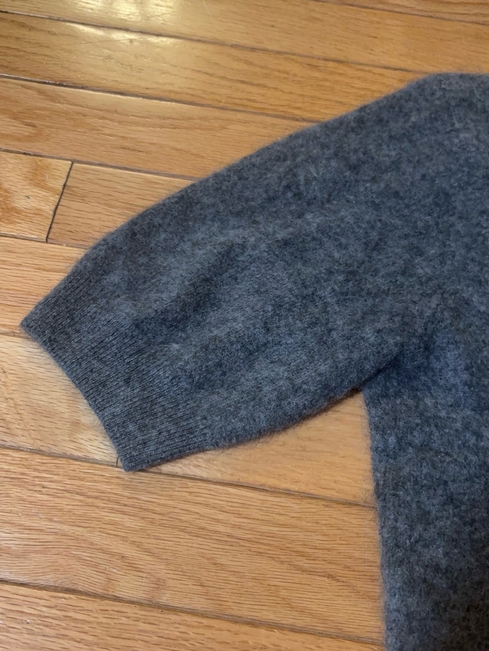 Zara 100% Wool Charcoal Gray Short Sleeve Button Cardigan – Size M - Picture 4 of 9